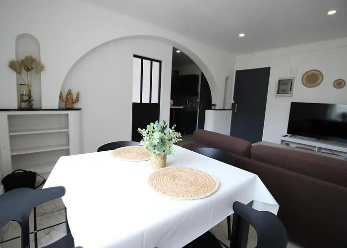 - - Proche Regiment - Stationnement Facile - Gere Par Presta-zen'services Appartement *